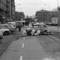 Irudian, Gladys Del Estalen hilketa salatzeko Grosen egondako istiluak.
Energia Nuklearraren Aurkako Nazioarteko Egunean, José Martínez Salas guardia zibilak Gladys bertatik bertara tiro eginda erail zuen, Nafarroa Garaiko Tutera herrian. Bardeetako tiro eremuaren aurka, energia nuklearraren aurka eta Lemoizko zentral nuklearraren eraikuntza geldiaraztearren eginiko ekitaldi batean parte hartzen ari zen Gladys.