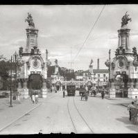 Maria Cristina zubia eta tren-geltokiaren ingurua (1905-1913).
Egilea: Gregorio González Galarza
Emailea: STM