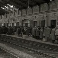 Norteko Tren Geltokia jendez gainezka.

kutxateka.eus webgunetik hartutako irudia.

Bilduma: 64915098