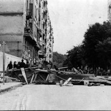 1979ko ekainaren 3an Gladys Del Estal auzotarra, Guardia Zibilak hil zuen Tuteran, martxa antinuklear batean parte hartzen ari zala. Argazkietan, hileta egunean, Egian egondako istiluen irudiak.