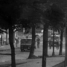 1979ko ekainaren 3an Gladys Del Estal auzotarra, Guardia Zibilak hil zuen Tuteran, martxa antinuklear batean parte hartzen ari zala. Irudian, hileta egunean, Egian egondako istiluen irudiak.