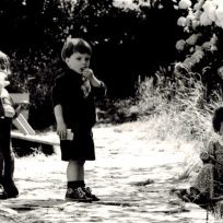 Irudian, Villa Salian irekitako haurtzaindegiaren irudia.

1980.urtearen hasieran, Villa Salian, haurtzaindegia ireki zen eta hala egon zen 1981. urteko azaroa bitarte.