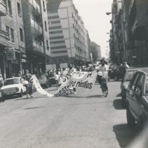 Plaza Haundiko ekipamenduei zegokienez, Udalak murrizketarik egin ez zitzan antolatutako bizikleta martxa ageri da irudian.