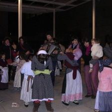 San Tomas eguna ere ospatzen da auzoan, normalean Donostian ospatu baino egun batzuk lehenago. Plaza Haundin txistorra banatu, abestu eta dantzatu egiten da.