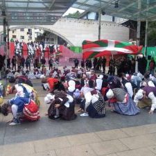 Trebeska Dantza Taldearen 40. urteurreneko ospakizunak Plaza Haundin, 2016ko-05-10